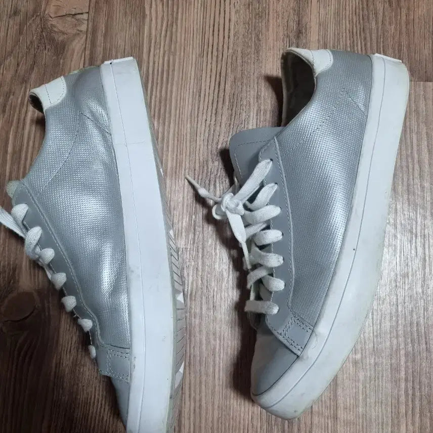 [BUNJANG] Adidas Court Vantage Silver Sneakers Size 250 / 아디다스 코트벤티지 실버 스니커즈 250 사이즈
