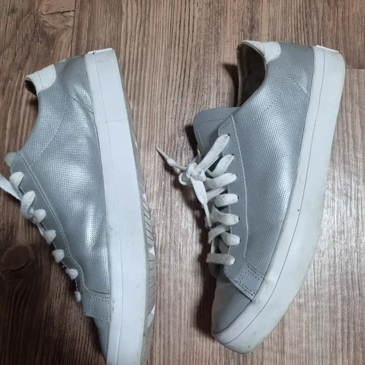 [BUNJANG] Adidas Court Vantage Silver Sneakers Size 250 / 아디다스 코트벤티지 실버 스니커즈 250 사이즈