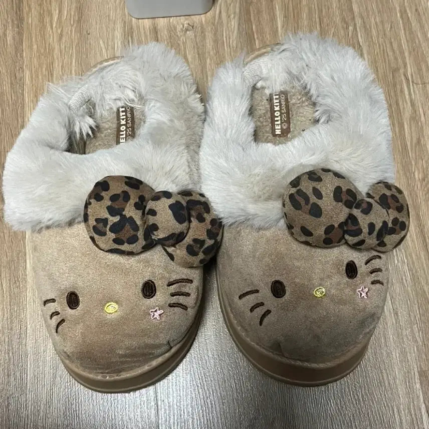 [BUNJANG] 헬로키티 어그 신발 / 헬로키티 어그 신발