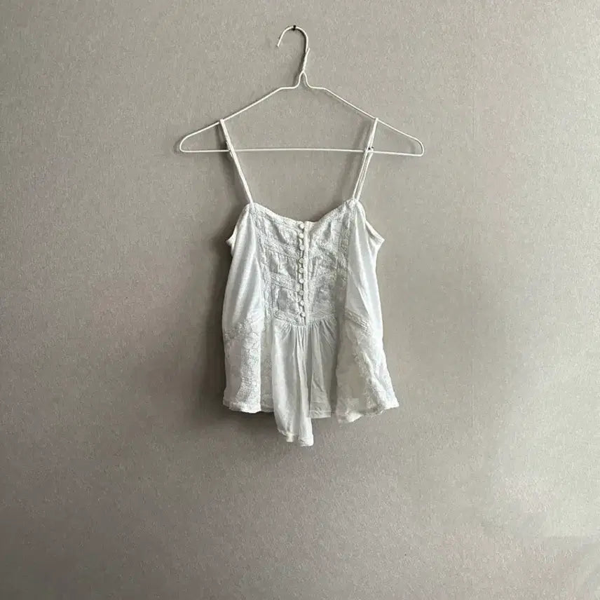 [BUNJANG] Off-White Ethnic Sleeveless Blouse / 에스닉 민소매 블라우스