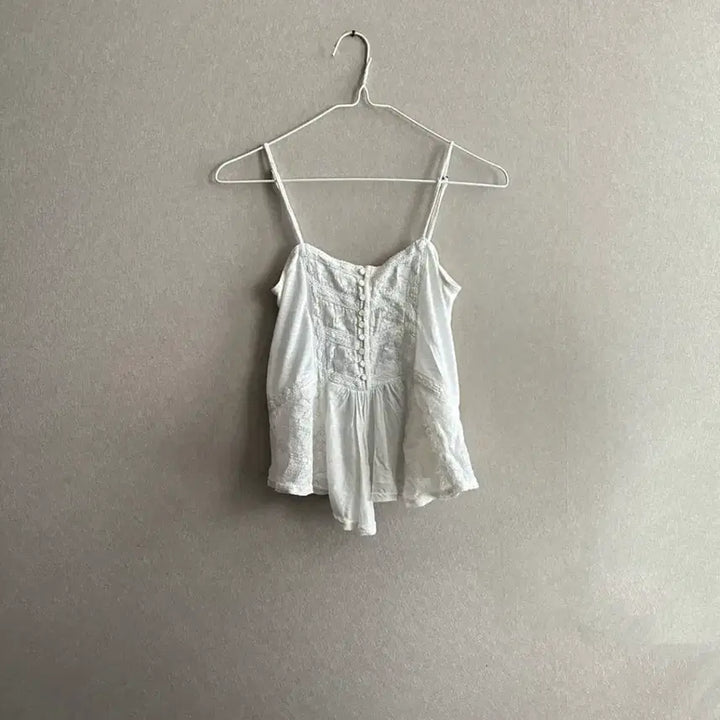 [BUNJANG] Off-White Ethnic Sleeveless Blouse / 에스닉 민소매 블라우스