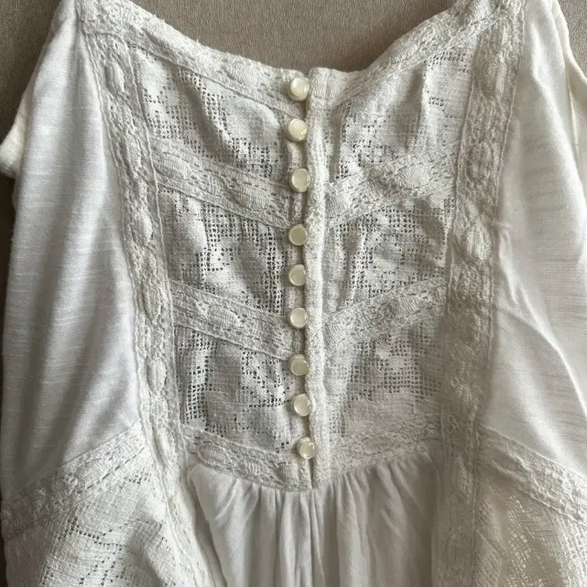 [BUNJANG] Off-White Ethnic Sleeveless Blouse / 에스닉 민소매 블라우스