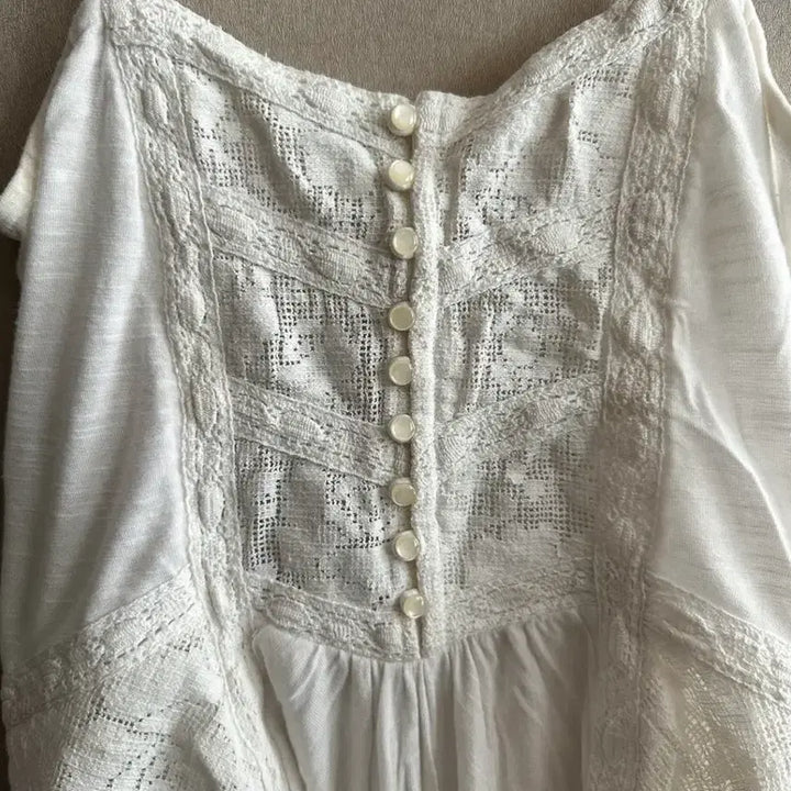 [BUNJANG] Off-White Ethnic Sleeveless Blouse / 에스닉 민소매 블라우스