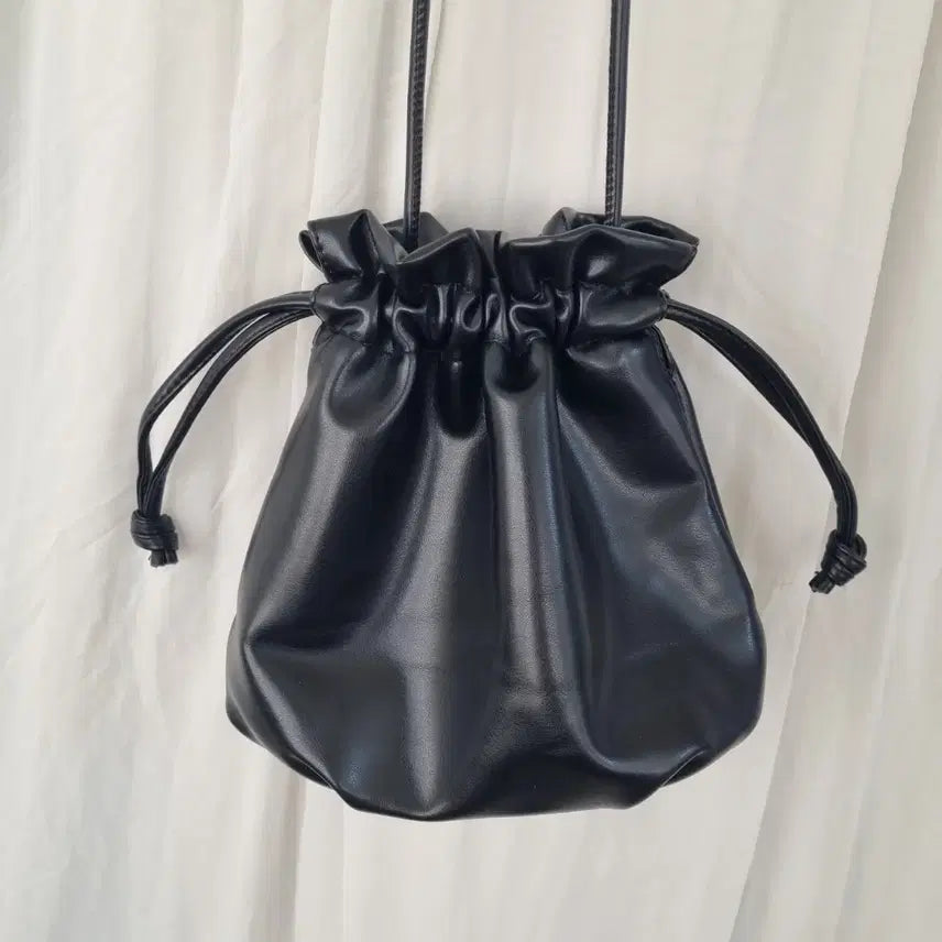 [SOLD OUT] 새상품 블랙 인조 가죽 버킷백