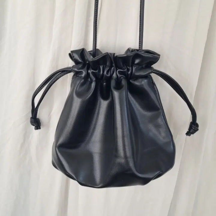 [SOLD OUT] 새상품 블랙 인조 가죽 버킷백