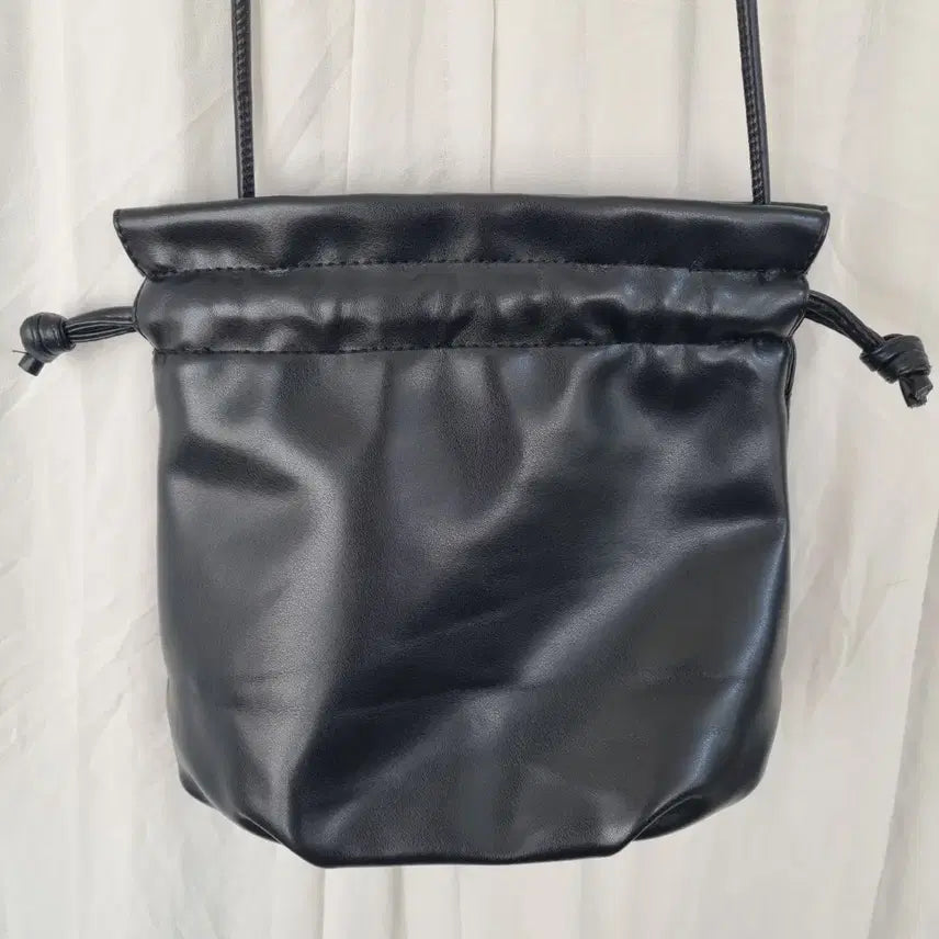 [SOLD OUT] 새상품 블랙 인조 가죽 버킷백