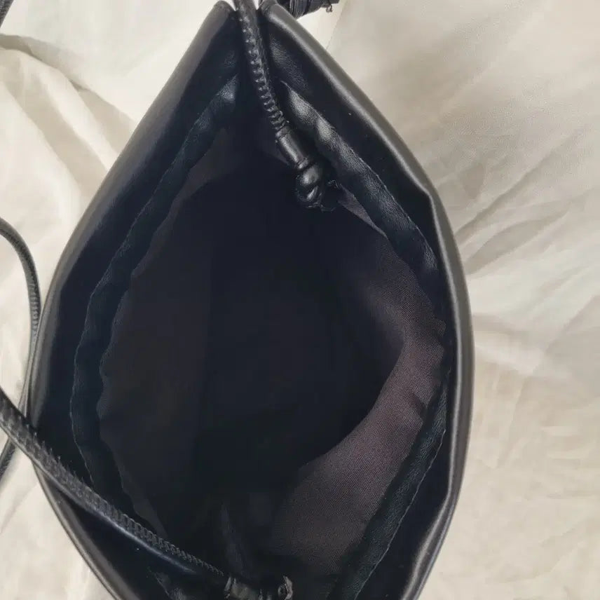 [SOLD OUT] 새상품 블랙 인조 가죽 버킷백