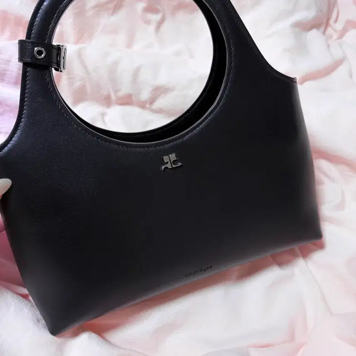 [BUNJANG] Courrèges Holiday Medium Cross Tote Bag / (급처) 꾸레쥬 홀리데이 미디엄 크로스 토트백 블랙