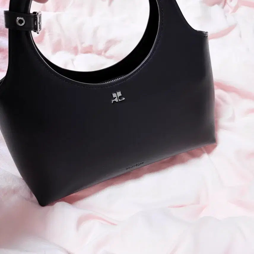 [BUNJANG] Courrèges Holiday Medium Cross Tote Bag / (급처) 꾸레쥬 홀리데이 미디엄 크로스 토트백 블랙