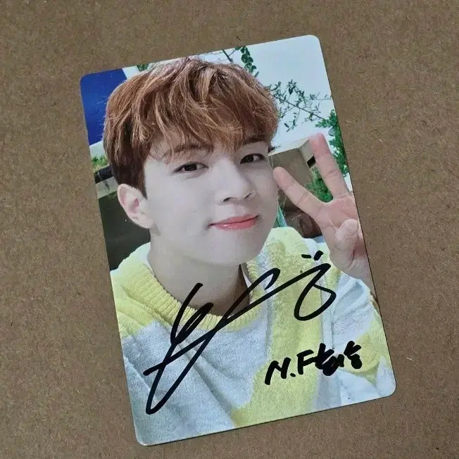 [BUNJANG] N.Flying Yoo Hwe Seung Signed Photocard / 엔플라잉 유회승 싸인 포카 양도합니다