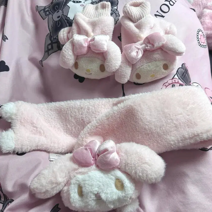 [BUNJANG] Sanrio My Melody Gloves and Muffler Set / 산리오 마이멜로디 장갑 목도리 머플러 세트 일괄 양산형지뢰계양지뢰
