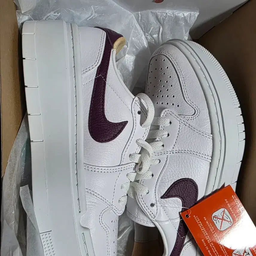 [BUNJANG] Nike Air Force 1 Pixel White Burgundy Sneakers (245) / 나이키 에어포스1 픽셀 화이트 버건디 [245] 새상품