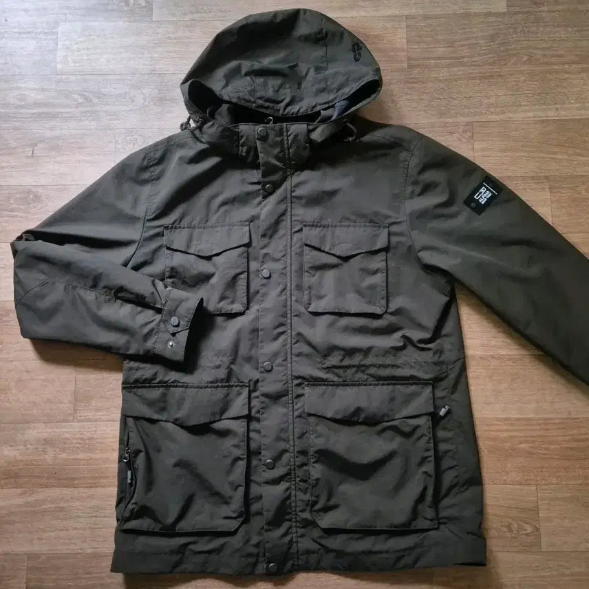 [SOLD OUT] 센터폴ALPHA MATTER 카키색 야상 점퍼 후드105