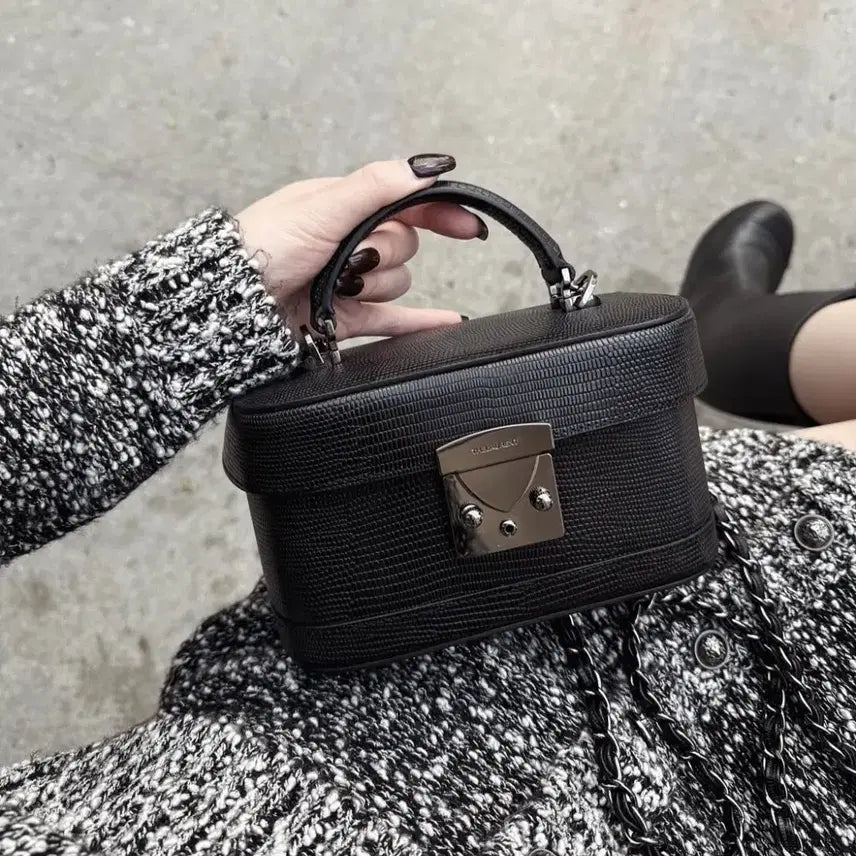 [BUNJANG] The Loran Holiday Black Boucle Knit Set / 더로랑 홀리데이 블랙 부클 니트 셋