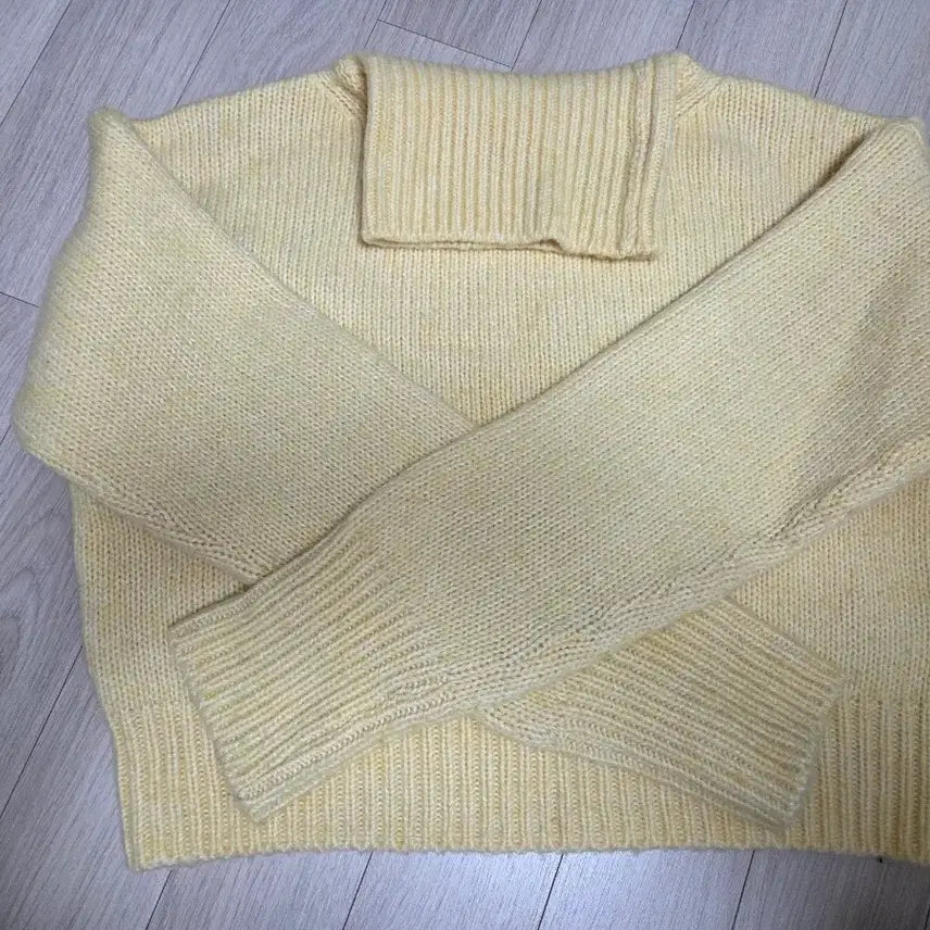 [BUNJANG] The Lorang Turtleneck Knit Yellow / 더로랑 터틀넥 니트 옐로우