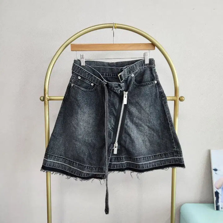 [SOLD OUT] 시카이 블랙 데님 스커트 지퍼 디테일