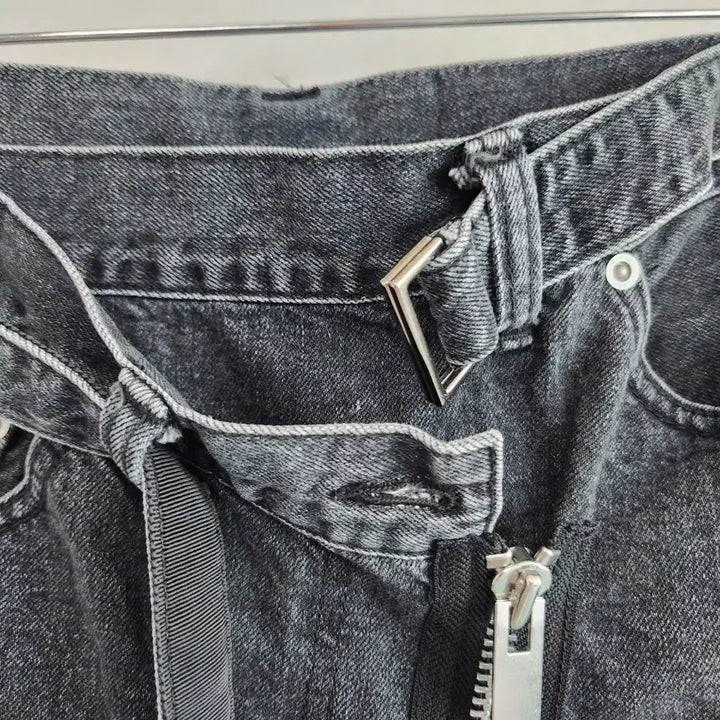 [SOLD OUT] 시카이 블랙 데님 스커트 지퍼 디테일