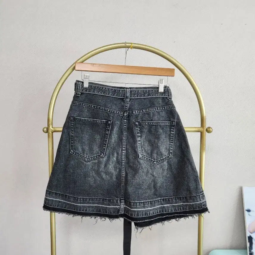 [SOLD OUT] 시카이 블랙 데님 스커트 지퍼 디테일