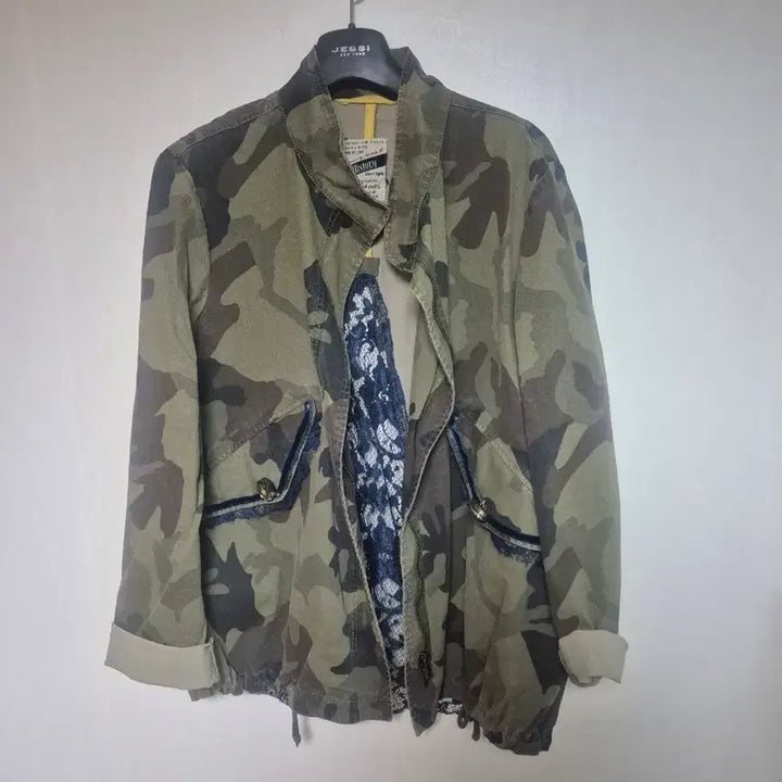 [BUNJANG] Camouflage Patterned Field Jacket / 카모플라쥬 야상 스타일 자켓 한장뿐이 없는디자인