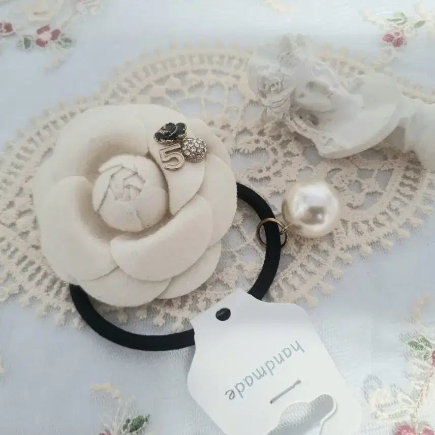 [BUNJANG] Camelia Pearl Hair Tie / 카멜리아 진주 헤어끈(새상품)