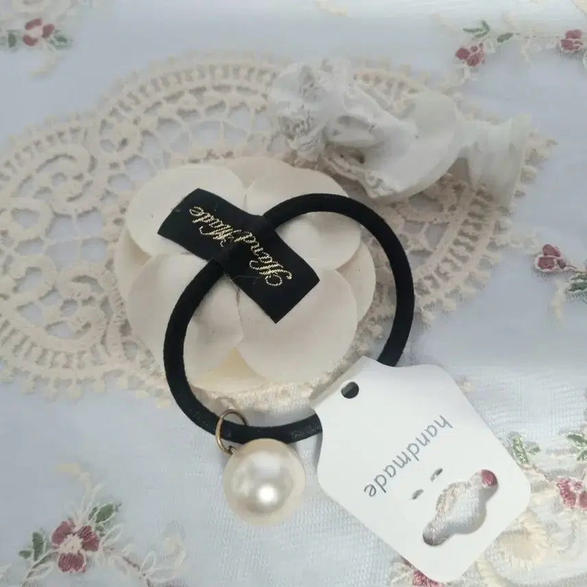 [BUNJANG] Camelia Pearl Hair Tie / 카멜리아 진주 헤어끈(새상품)