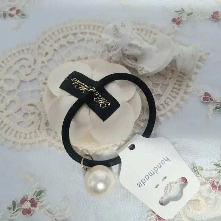 [BUNJANG] Camelia Pearl Hair Tie / 카멜리아 진주 헤어끈(새상품)