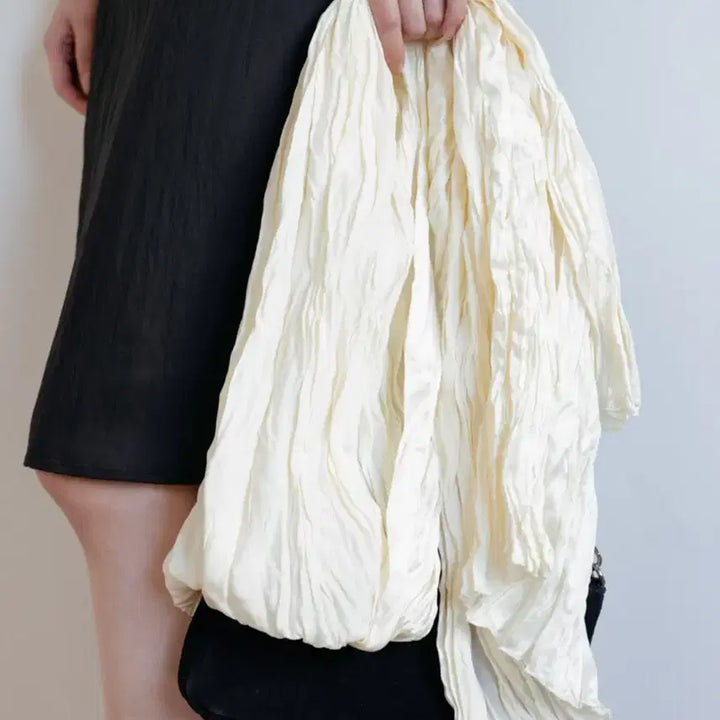 [SOLD OUT] (네세서리 새상품) Silk Crinkle Scarf 크림