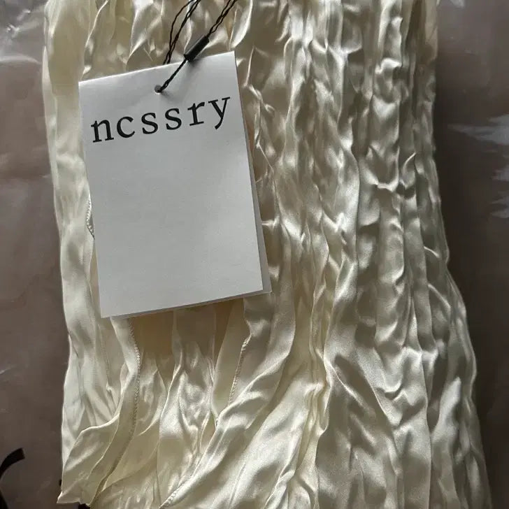 [SOLD OUT] (네세서리 새상품) Silk Crinkle Scarf 크림