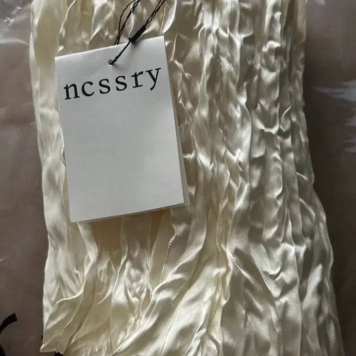 [SOLD OUT] (네세서리 새상품) Silk Crinkle Scarf 크림