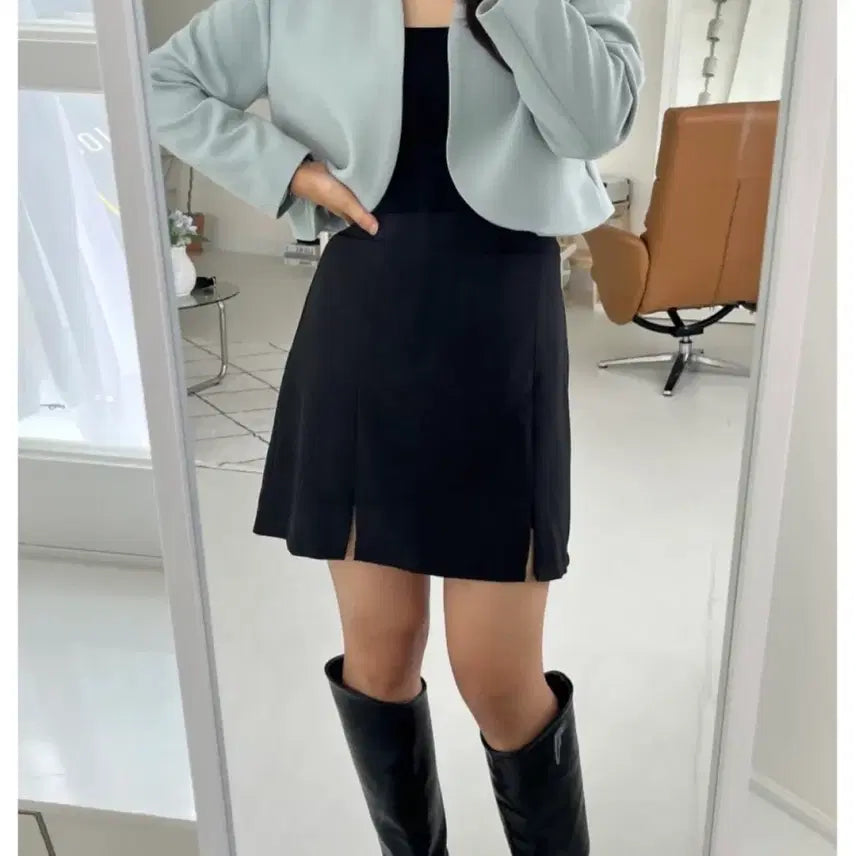 [BUNJANG] Black Mini Skirt with Slit Detail and Plus Size Option / 미니 스커트 블랙 트임 빅사이즈