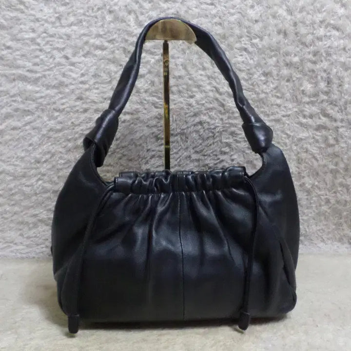 [BUNJANG] Vera Wang Lambskin Shoulder Hobo Bag Black / 베티붐구제 베라왕 양가죽 숄더백 호보백 블랙 중고 가방