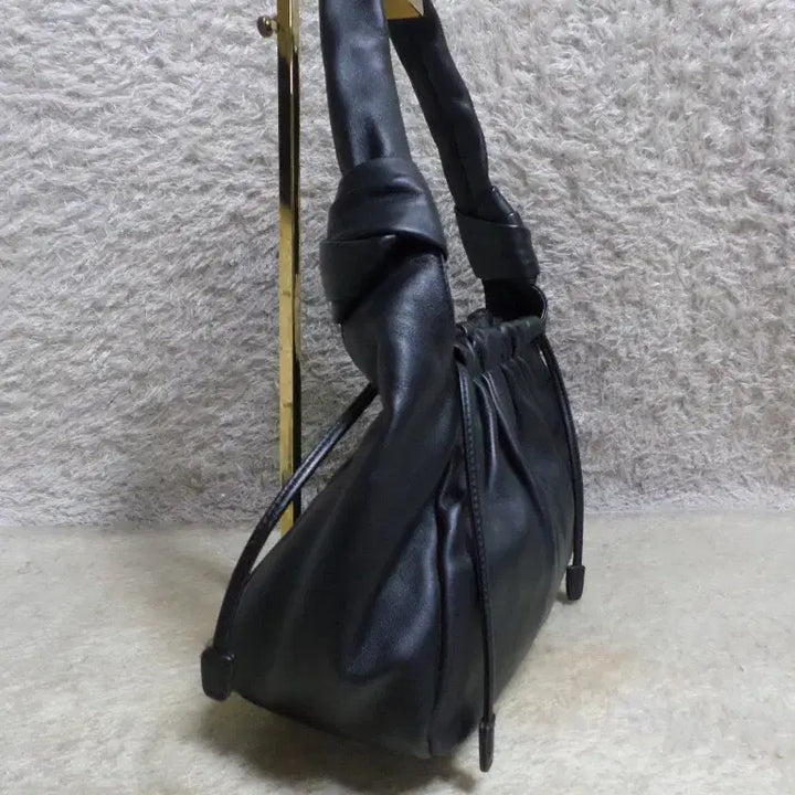 [BUNJANG] Vera Wang Lambskin Shoulder Hobo Bag Black / 베티붐구제 베라왕 양가죽 숄더백 호보백 블랙 중고 가방