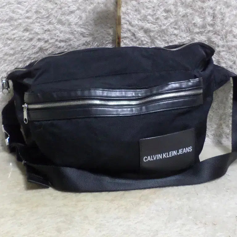 [BUNJANG] Calvin Klein Messenger Bag - Black Crossbody Bag / 베티붐구제 켈빈클라인 크로스백 메신저백 블랙 중고 가방