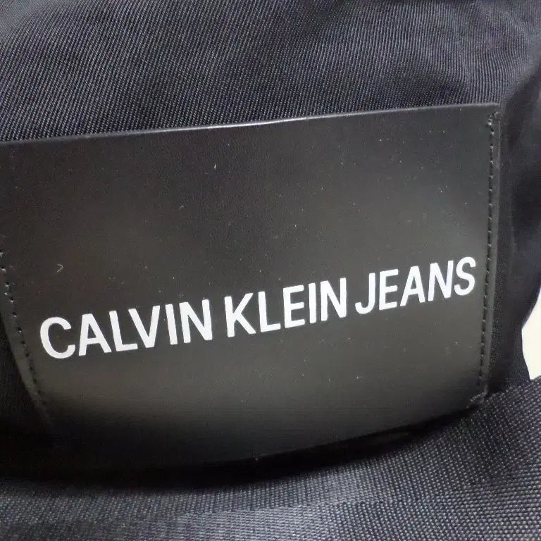 [BUNJANG] Calvin Klein Messenger Bag - Black Crossbody Bag / 베티붐구제 켈빈클라인 크로스백 메신저백 블랙 중고 가방