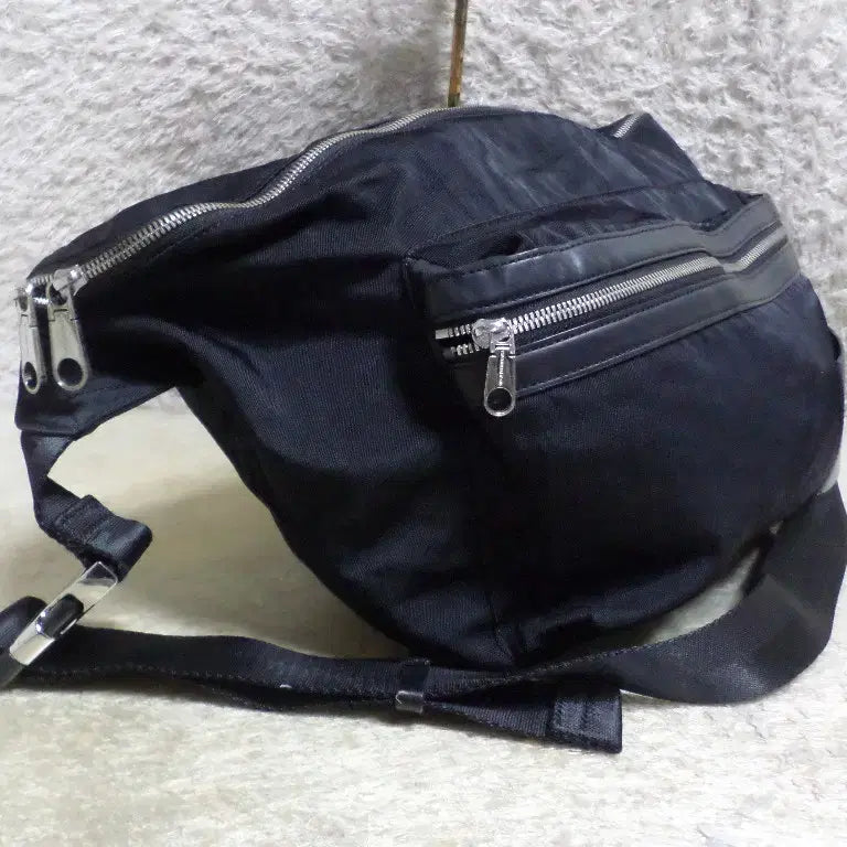 [BUNJANG] Calvin Klein Messenger Bag - Black Crossbody Bag / 베티붐구제 켈빈클라인 크로스백 메신저백 블랙 중고 가방