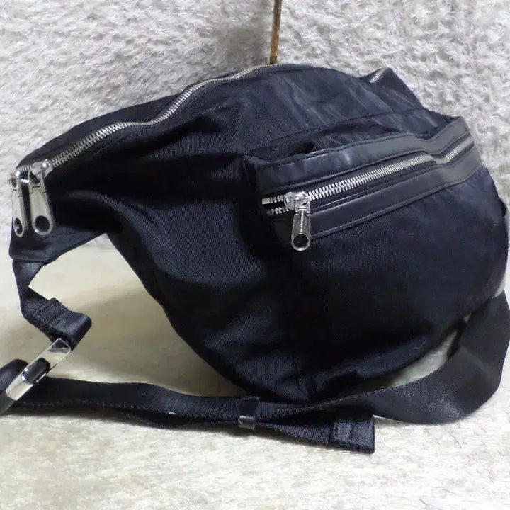 [BUNJANG] Calvin Klein Messenger Bag - Black Crossbody Bag / 베티붐구제 켈빈클라인 크로스백 메신저백 블랙 중고 가방