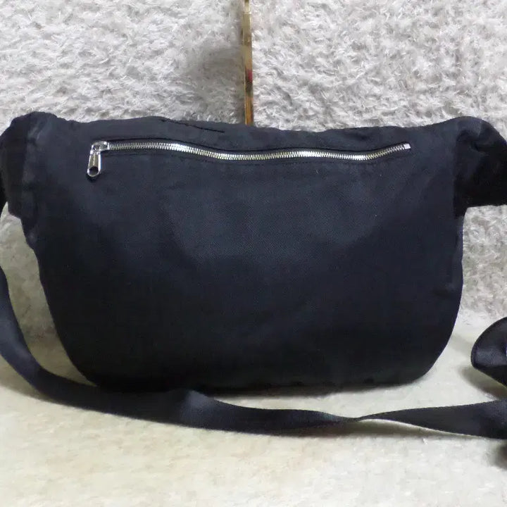 [BUNJANG] Calvin Klein Messenger Bag - Black Crossbody Bag / 베티붐구제 켈빈클라인 크로스백 메신저백 블랙 중고 가방