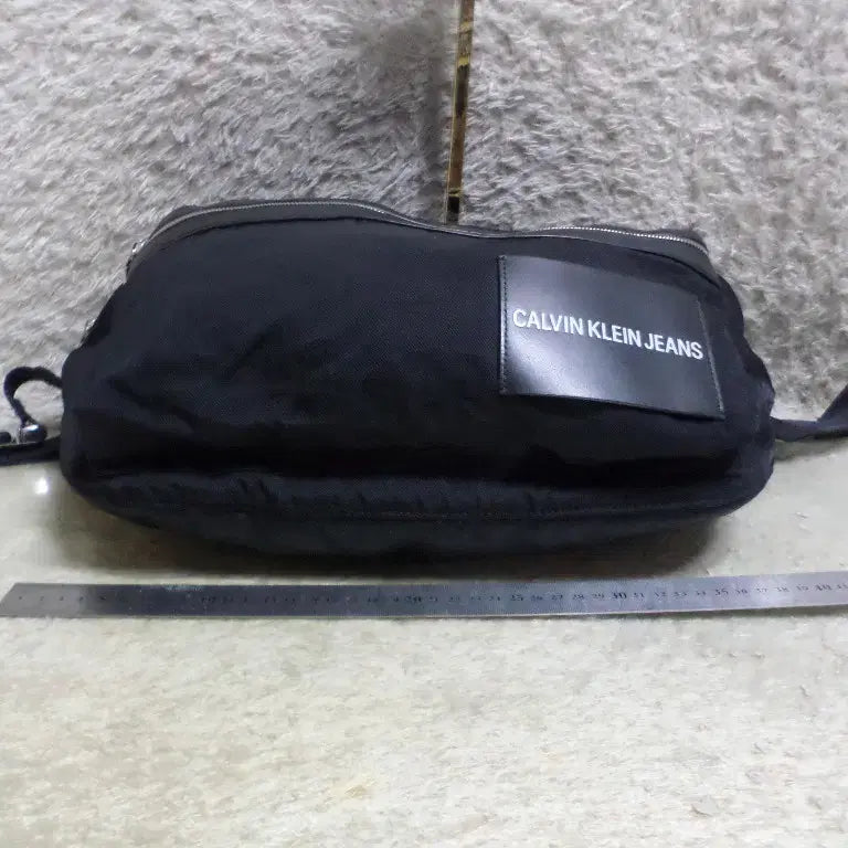 [BUNJANG] Calvin Klein Messenger Bag - Black Crossbody Bag / 베티붐구제 켈빈클라인 크로스백 메신저백 블랙 중고 가방