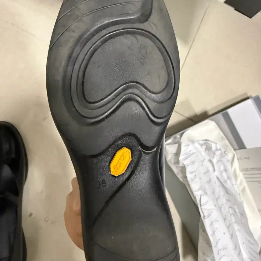 [BUNJANG] Urbanic30 Vibram Mary Jane Glossy Shoes / 얼바닉30 비브람 메리제인 글로시 250