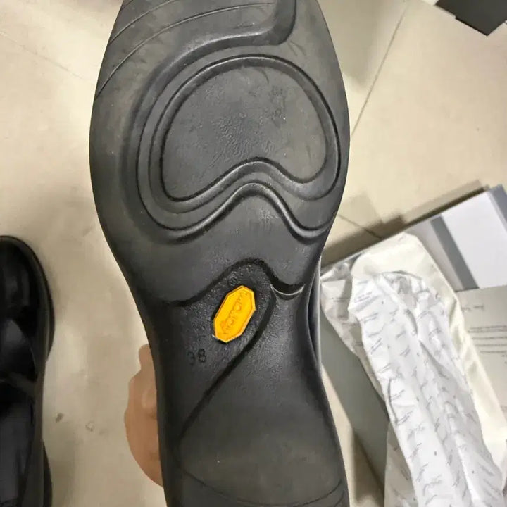 [BUNJANG] Urbanic30 Vibram Mary Jane Glossy Shoes / 얼바닉30 비브람 메리제인 글로시 250