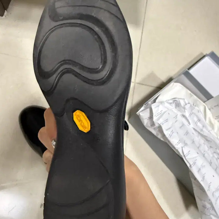 [BUNJANG] Urbanic30 Vibram Mary Jane Glossy Shoes / 얼바닉30 비브람 메리제인 글로시 250