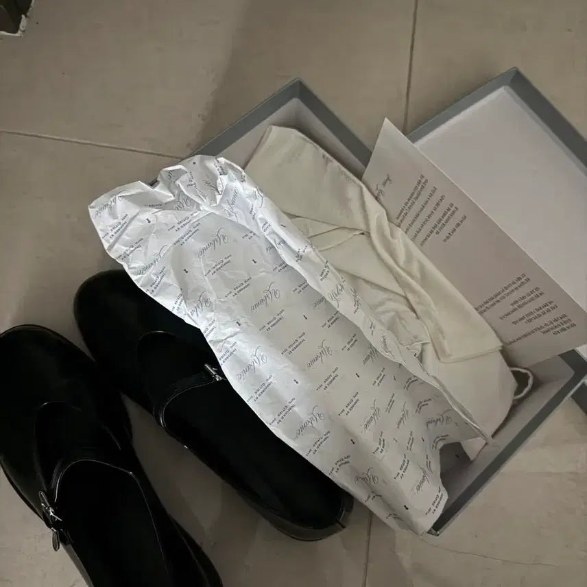 [BUNJANG] Urbanic30 Vibram Mary Jane Glossy Shoes / 얼바닉30 비브람 메리제인 글로시 250