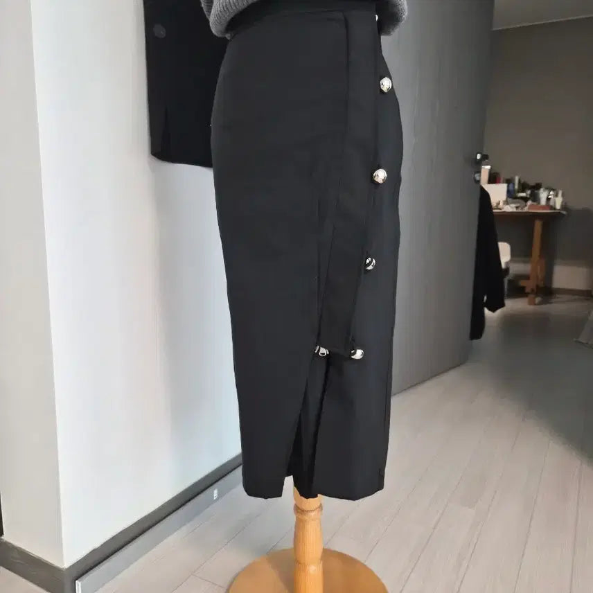 [BUNJANG] Eleventh Street 100% Wool Silver Button Pencil Skirt Classic Black / (새상품급) 일레븐스 스트리트 / 울 100% 실버 버튼 펜실 스커트