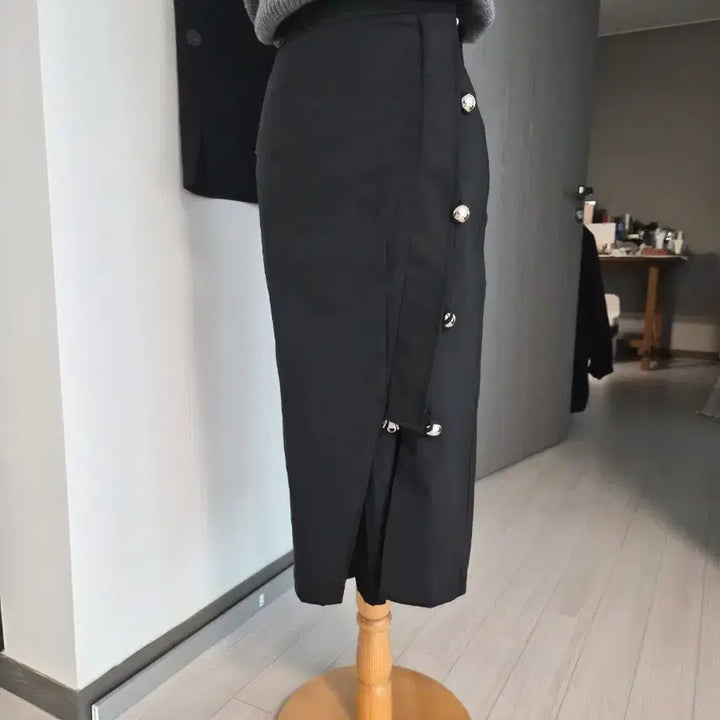 [BUNJANG] Eleventh Street 100% Wool Silver Button Pencil Skirt Classic Black / (새상품급) 일레븐스 스트리트 / 울 100% 실버 버튼 펜실 스커트