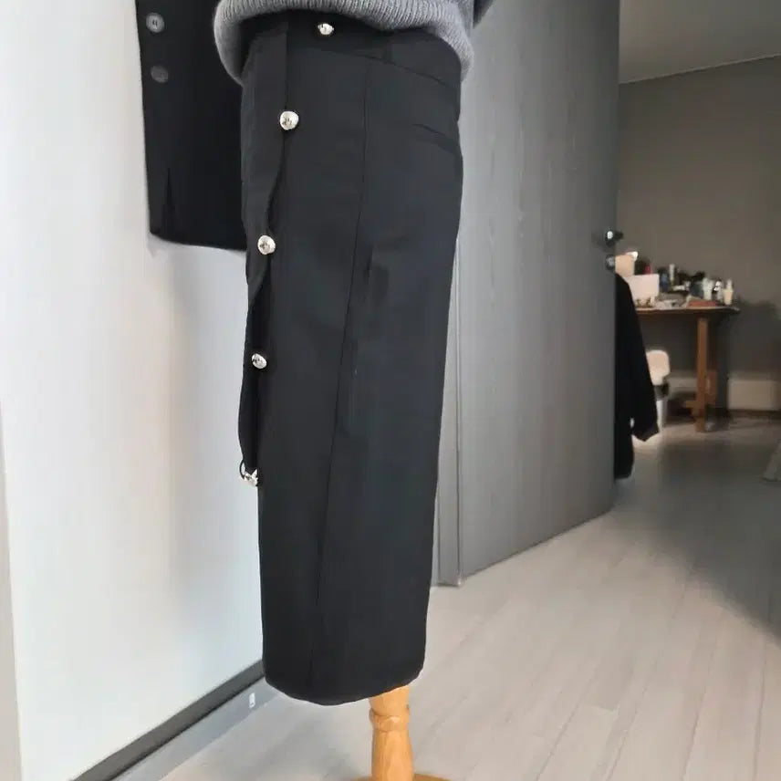 [BUNJANG] Eleventh Street 100% Wool Silver Button Pencil Skirt Classic Black / (새상품급) 일레븐스 스트리트 / 울 100% 실버 버튼 펜실 스커트