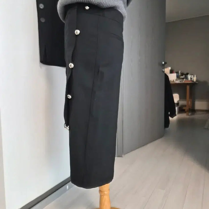 [BUNJANG] Eleventh Street 100% Wool Silver Button Pencil Skirt Classic Black / (새상품급) 일레븐스 스트리트 / 울 100% 실버 버튼 펜실 스커트