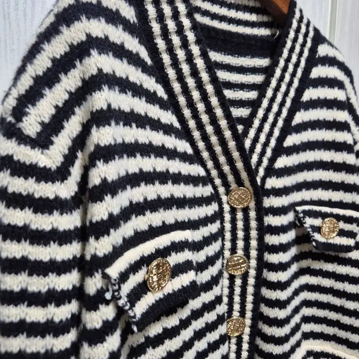 [BUNJANG] Vtg Striped Gold Button Cardigan / (세일)(새상품)vtg 스트라이프 금장 버튼 가디건