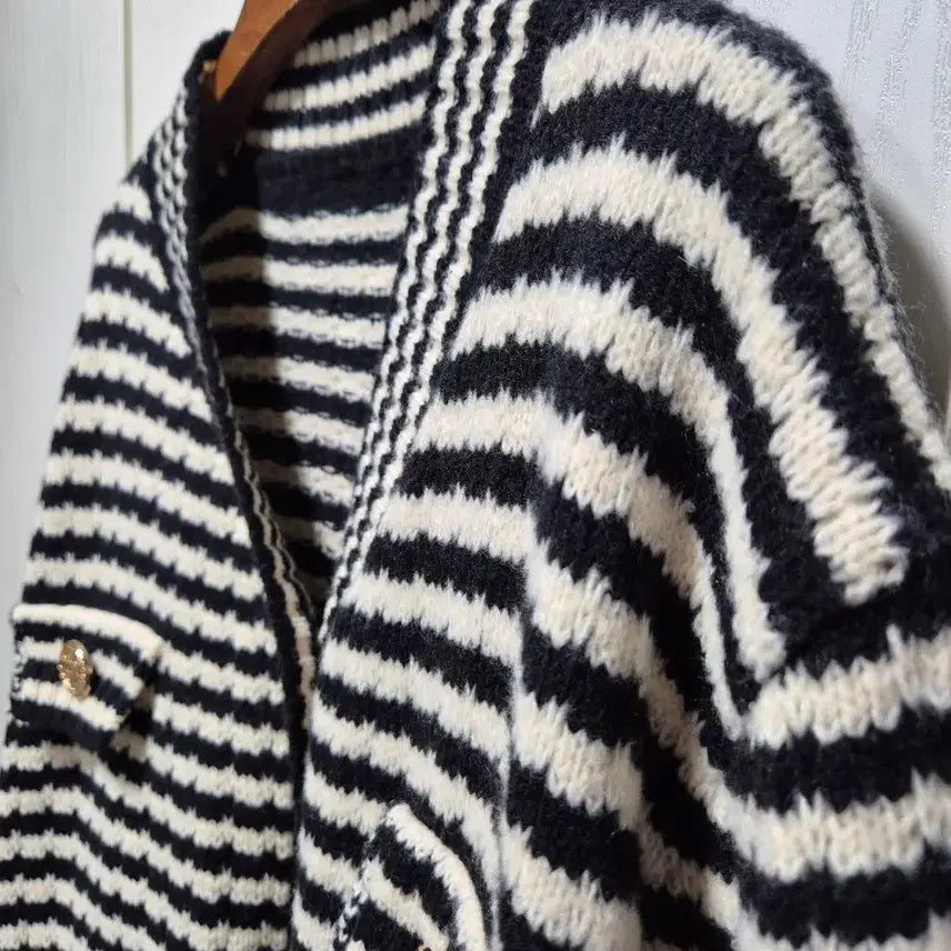 [BUNJANG] Vtg Striped Gold Button Cardigan / (세일)(새상품)vtg 스트라이프 금장 버튼 가디건