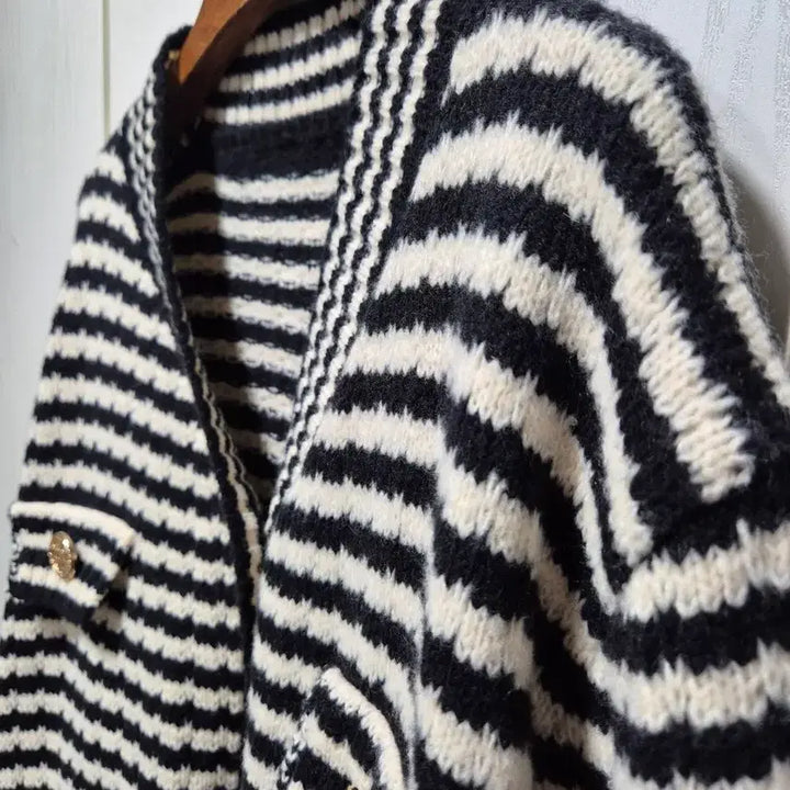 [BUNJANG] Vtg Striped Gold Button Cardigan / (세일)(새상품)vtg 스트라이프 금장 버튼 가디건