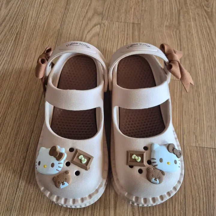 [BUNJANG] Hello Kitty Ribbon Embellished Sandals (230) / 헬로키티 리본 장식 샌들(230)